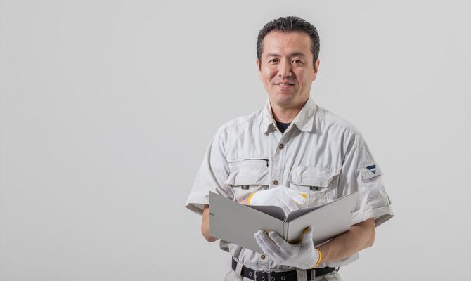 作業服の男性