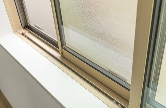 灘区の周辺にあるご自宅へ伺い網戸の張替業務に携わっております